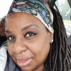 Meet your Posher, Tia